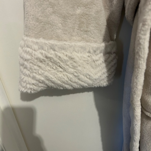 Woman's Cream/Tan Full Length Robe Size XL Soft! Thick! Warm and Cozy! - Picture 4 of 14